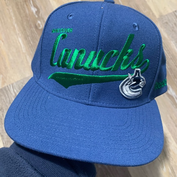 vancouver canucks snapback
